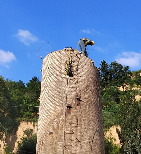 煙囪拆除公司——專(zhuān)業(yè)技藝，安全高效